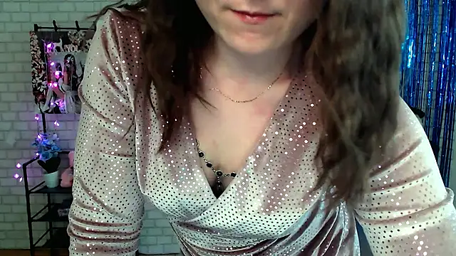 Snapshot of Darina_M_ chatting on 03-08-25, 11:58 Darina M online show from 03-08-25, 11:58