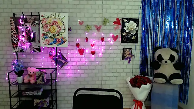 Snapshot of Darina_M_ chatting on 03-19-25, 08:45 Darina M online show from 03-19-25, 08:45