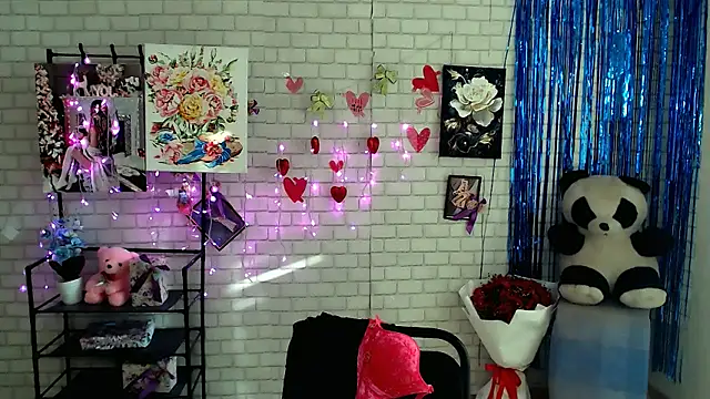 Snapshot of Darina_M_ chatting on 03-22-25, 02:25 Darina M online show from 03-22-25, 02:25