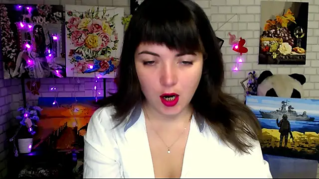 Snapshot of Darina_M_ chatting on 10-15-25, 04:34 Darina M online show from 10-15-25, 04:34