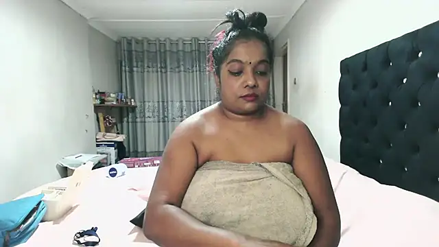 Indianmayaxoxo online show from 11-08-25, 03:23
