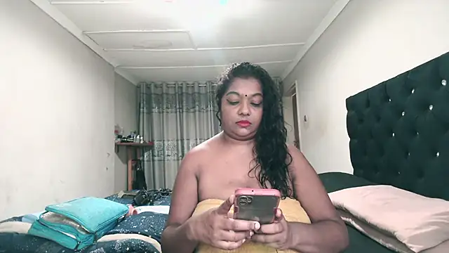 Snapshot of Indianmayaxoxo chatting on 05-25-26, 07:14 Indianmayaxoxo online show from 05-25-26, 07:14