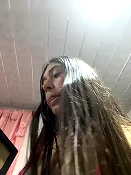 Snapshot of Barbielatinas chatting on 09-25-25, 04:05 Barbielatinas online show from 09-25-25, 04:05