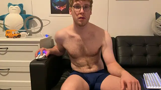 Snapshot of BlueEyedTallGuy94 chatting on 12-09-24, 11:45 BlueEyedTallGuy94 online show from 12-09-24, 11:45