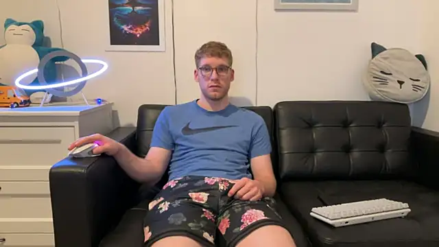 Snapshot of BlueEyedTallGuy94 chatting on 12-20-24, 03:03 BlueEyedTallGuy94 online show from 12-20-24, 03:03