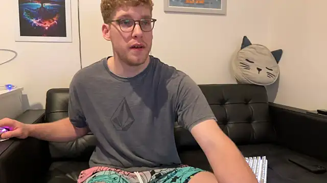 Snapshot of BlueEyedTallGuy94 chatting on 12-23-24, 02:13 BlueEyedTallGuy94 online show from 12-23-24, 02:13