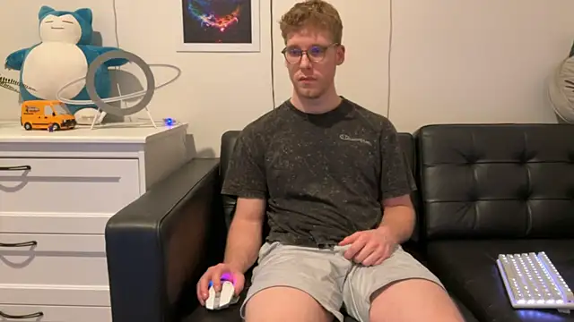 Snapshot of BlueEyedTallGuy94 chatting on 12-24-24, 07:28 BlueEyedTallGuy94 online show from 12-24-24, 07:28