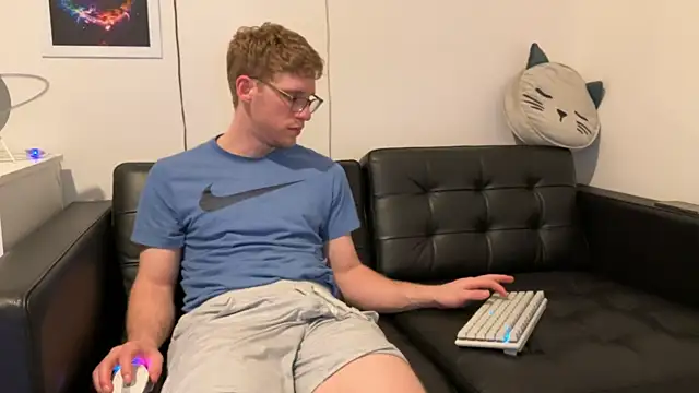 Snapshot of BlueEyedTallGuy94 chatting on 12-25-24, 05:26 BlueEyedTallGuy94 online show from 12-25-24, 05:26