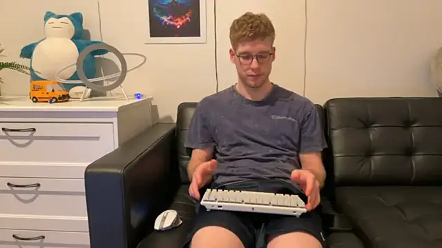 Snapshot of BlueEyedTallGuy94 chatting on 12-26-24, 04:10 BlueEyedTallGuy94 online show from 12-26-24, 04:10