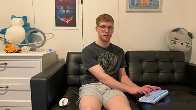 Snapshot of BlueEyedTallGuy94 chatting on 12-31-24, 01:57 BlueEyedTallGuy94 online show from 12-31-24, 01:57