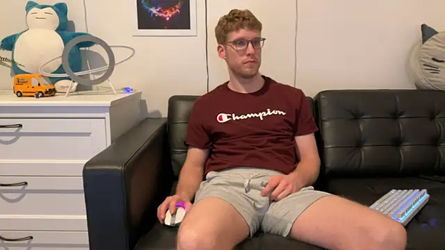 Snapshot of BlueEyedTallGuy94 chatting on 01-08-25, 04:44 BlueEyedTallGuy94 online show from 01-08-25, 04:44