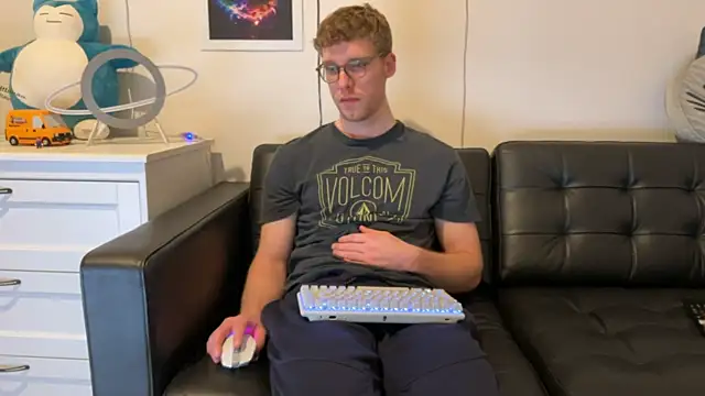 Snapshot of BlueEyedTallGuy94 chatting on 01-10-25, 04:22 BlueEyedTallGuy94 online show from 01-10-25, 04:22