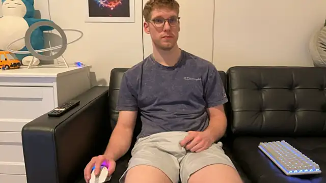 Snapshot of BlueEyedTallGuy94 chatting on 01-12-25, 01:32 BlueEyedTallGuy94 online show from 01-12-25, 01:32