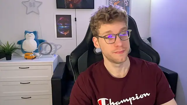 Snapshot of BlueEyedTallGuy94 chatting on 01-14-25, 01:58 BlueEyedTallGuy94 online show from 01-14-25, 01:58