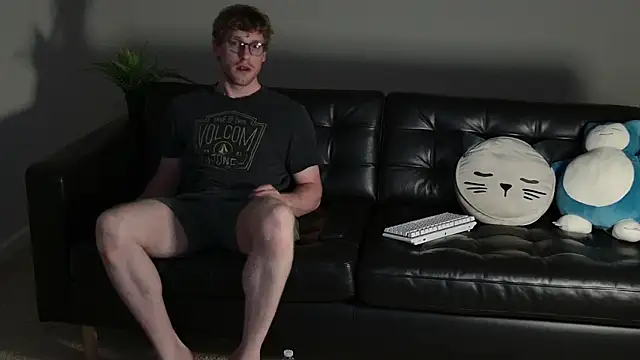 Snapshot of BlueEyedTallGuy94 chatting on 09-10-25, 02:11 BlueEyedTallGuy94 online show from 09-10-25, 02:11