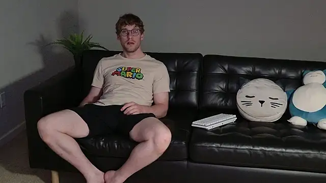 Snapshot of BlueEyedTallGuy94 chatting on 09-11-25, 02:11 BlueEyedTallGuy94 online show from 09-11-25, 02:11