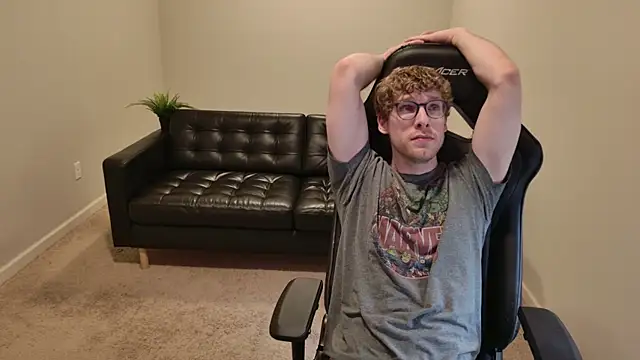 Snapshot of BlueEyedTallGuy94 chatting on 09-12-25, 01:17 BlueEyedTallGuy94 online show from 09-12-25, 01:17