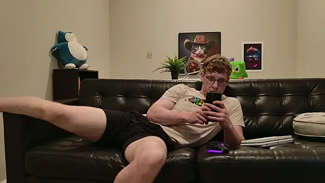 Snapshot of BlueEyedTallGuy94 chatting on 09-19-25, 01:51 BlueEyedTallGuy94 online show from 09-19-25, 01:51