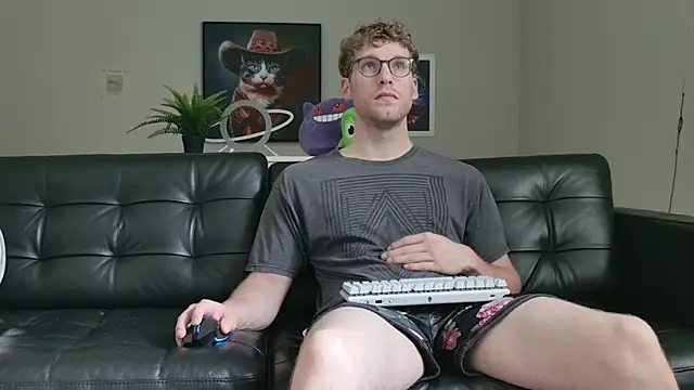 Snapshot of BlueEyedTallGuy94 chatting on 09-21-25, 07:15 BlueEyedTallGuy94 online show from 09-21-25, 07:15