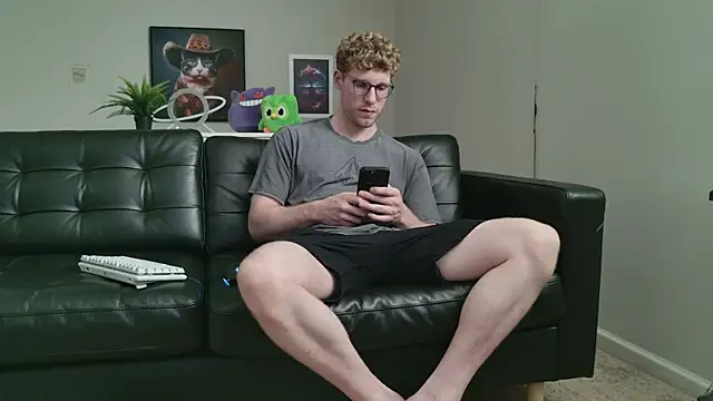 Snapshot of BlueEyedTallGuy94 chatting on 09-26-25, 10:36 BlueEyedTallGuy94 online show from 09-26-25, 10:36