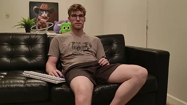 Snapshot of BlueEyedTallGuy94 chatting on 10-04-25, 11:03 BlueEyedTallGuy94 online show from 10-04-25, 11:03