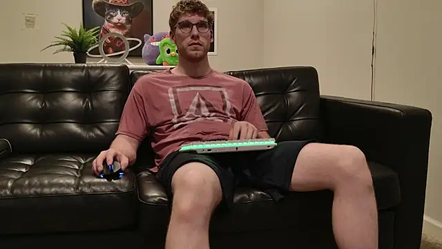 Snapshot of BlueEyedTallGuy94 chatting on 10-08-25, 01:58 BlueEyedTallGuy94 online show from 10-08-25, 01:58