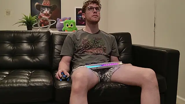 Snapshot of BlueEyedTallGuy94 chatting on 10-09-25, 01:03 BlueEyedTallGuy94 online show from 10-09-25, 01:03