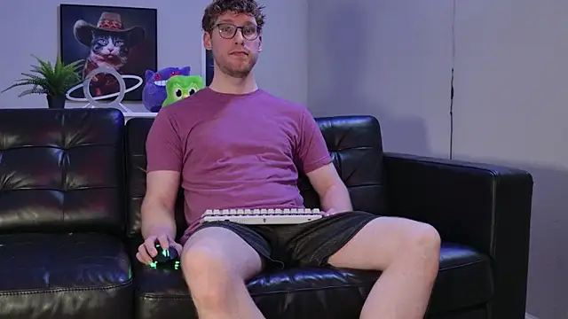 Snapshot of BlueEyedTallGuy94 chatting on 10-15-25, 12:44 BlueEyedTallGuy94 online show from 10-15-25, 12:44