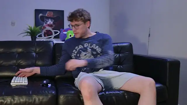 Snapshot of BlueEyedTallGuy94 chatting on 10-18-25, 01:08 BlueEyedTallGuy94 online show from 10-18-25, 01:08