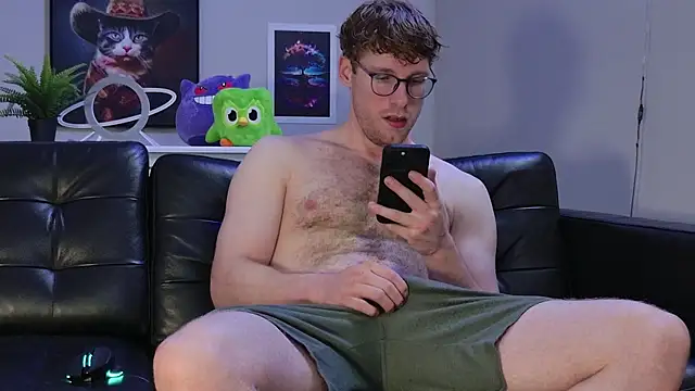 Snapshot of BlueEyedTallGuy94 chatting on 10-21-25, 02:45 BlueEyedTallGuy94 online show from 10-21-25, 02:45