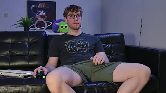 Snapshot of BlueEyedTallGuy94 chatting on 10-28-25, 01:09 BlueEyedTallGuy94 online show from 10-28-25, 01:09