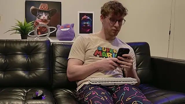 Snapshot of BlueEyedTallGuy94 chatting on 10-30-25, 01:51 BlueEyedTallGuy94 online show from 10-30-25, 01:51