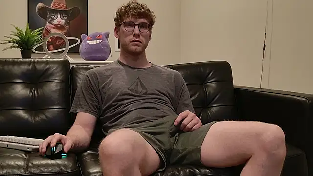 Snapshot of BlueEyedTallGuy94 chatting on 10-31-25, 02:12 BlueEyedTallGuy94 online show from 10-31-25, 02:12