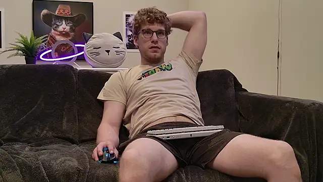 Snapshot of BlueEyedTallGuy94 chatting on 11-01-25, 06:43 BlueEyedTallGuy94 online show from 11-01-25, 06:43