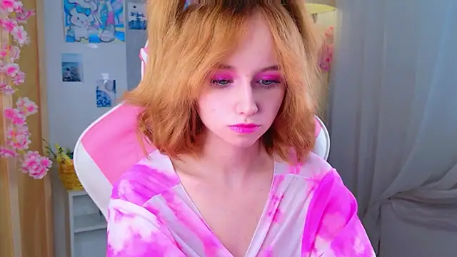 Snapshot of b4by_LoL1 chatting on 05-18-26, 01:06 b4by LoL1 online show from 05-18-26, 01:06