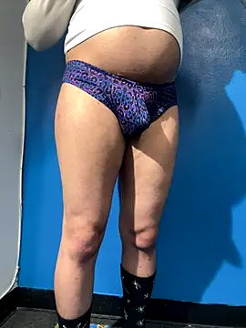 Snapshot of MiamiBang chatting on 10-22-25, 11:54 MiamiBang online show from 10-22-25, 11:54