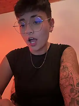 Snapshot of Ashley_Chriss chatting on 01-19-25, 06:42 Ashley Chriss online show from 01-19-25, 06:42