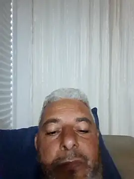 Snapshot of gordonunes chatting on 05-17-26, 09:55 gordonunes online show from 05-17-26, 09:55