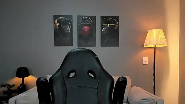 Snapshot of ApoloMakris chatting on 11-04-25, 08:19 ApoloMakris online show from 11-04-25, 08:19