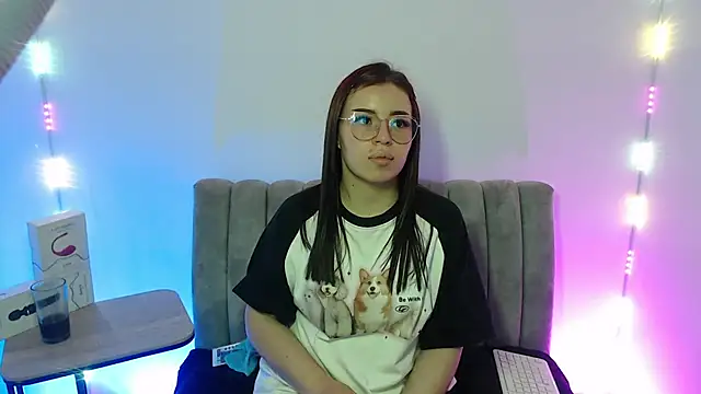 Marian Ran online show from 11-28-25, 01:52