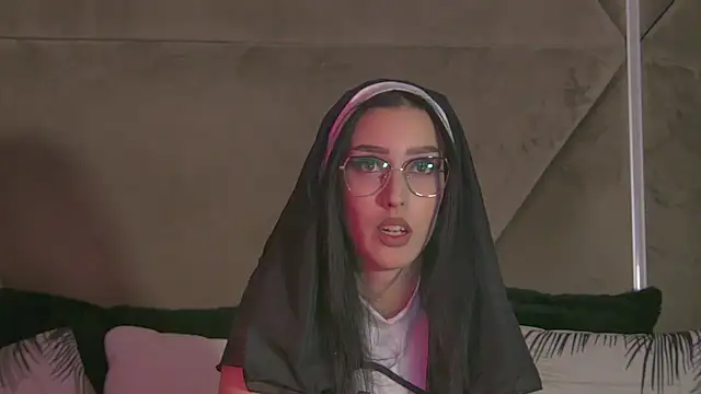 AishaHummer online show from 10-31-25, 08:54