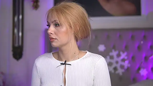 Snapshot of AdelineKing chatting on 12-23-24, 03:40 AdelineKing online show from 12-23-24, 03:40