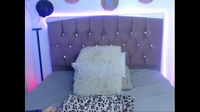 Snapshot of ailyn_miranda chatting on 12-15-25, 07:18 ailyn miranda online show from 12-15-25, 07:18