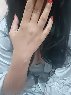 Snapshot of Liyan- chatting on 11-12-25, 07:20 Liyan- online show from 11-12-25, 07:20