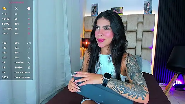 Snapshot of little_sophie18 chatting on 10-30-25, 08:53 little sophie18 online show from 10-30-25, 08:53