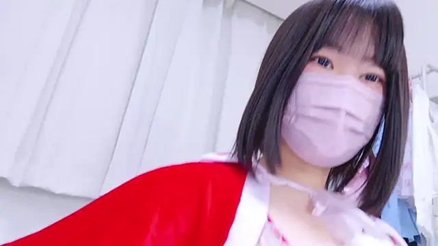 Im Yu-na online show from 12-24-24, 01:50