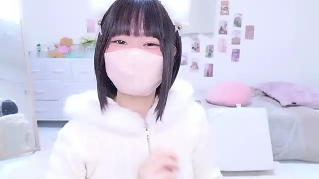 Im Yu-na online show from 10-22-25, 01:11