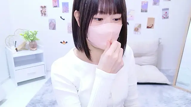 Im Yu-na online show from 10-26-25, 02:17