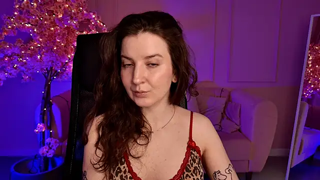 Snapshot of JackieByrd chatting on 10-12-25, 01:21 JackieByrd online show from 10-12-25, 01:21