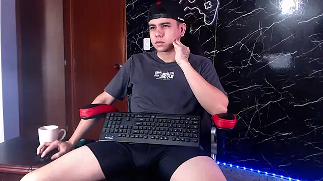 Snapshot of maty_hardx chatting on 02-08-25, 12:17 maty hardx online show from 02-08-25, 12:17